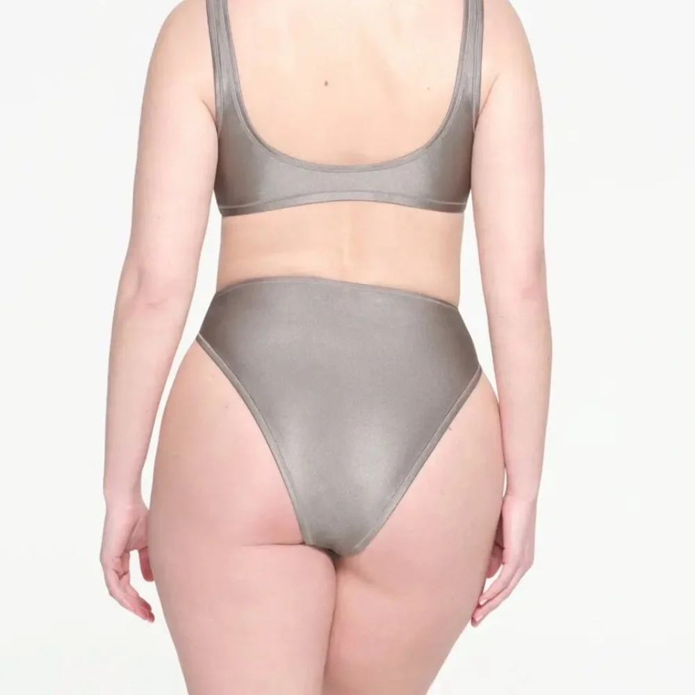 SKIMS SHINE SWIM MID WAIST BOTTOM SMOKE